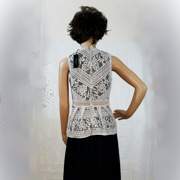 Romeo & Juliet Couture Lacy Sleeveless Top Small - Picture 2 of 4
